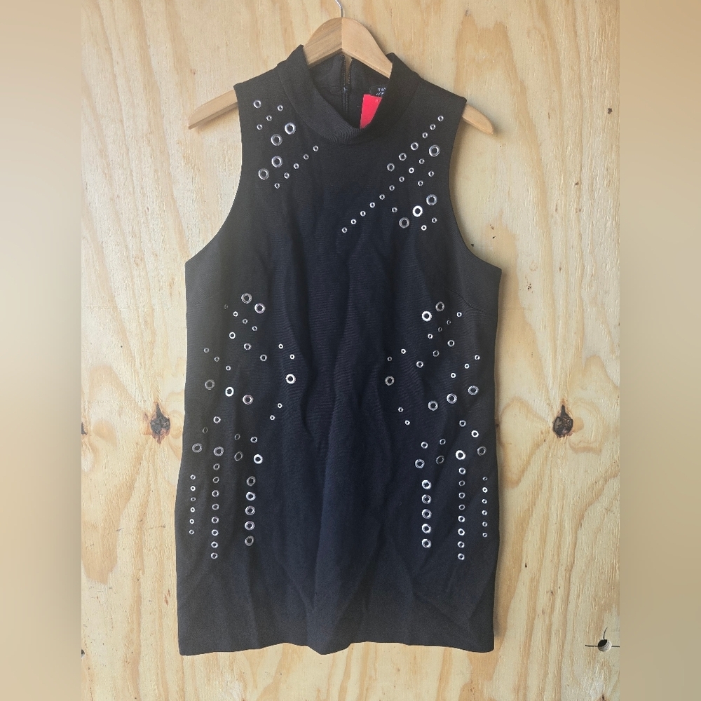 TAHARI Shift Dress Sz 16 Plus Black High Neck Grommets Accents Sleeveless New - Picture 2 of 13